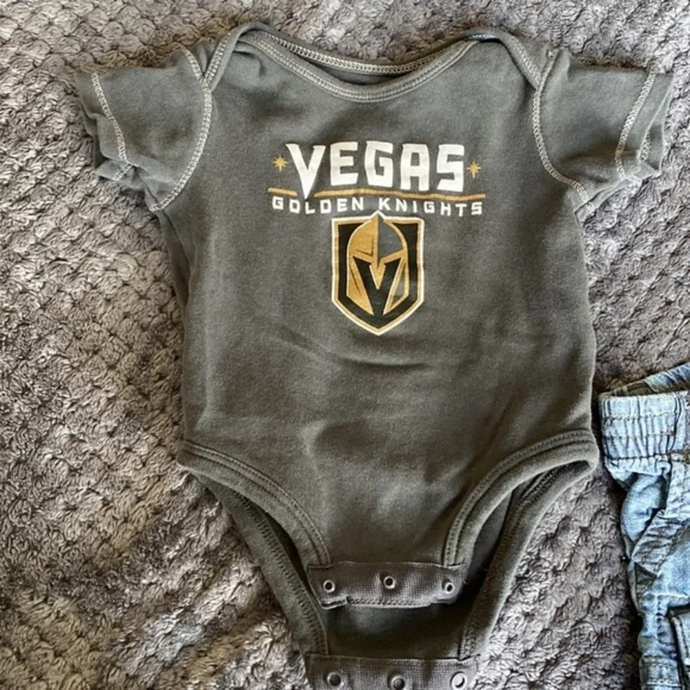 NHL VGK Vegas Golden Knights Black Bodysuit + Old Navy Jeans Size 0/3 EUC #C51